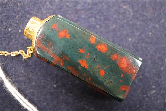 An early 19th century yellow metal mounted bloodstone scent bottle, with stopper on chain, 60mm.
